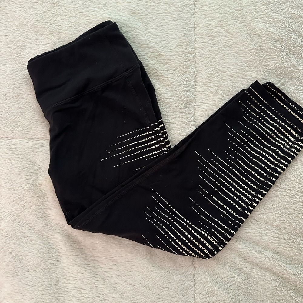 Athleta Gel Chaturanga Capri, Black / White SIZE Small